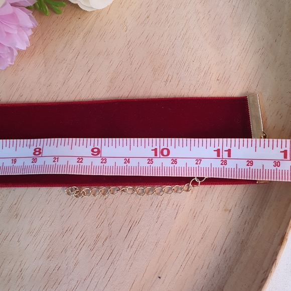 Velvet Choker - Picture 6 of 6